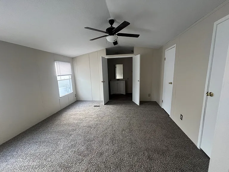 St. Clair Place — Photo 17