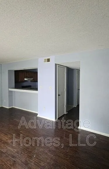 8793 W 106th Ter — Photo 2