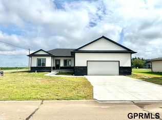 202 E 12th St, Davenport, NE 68335