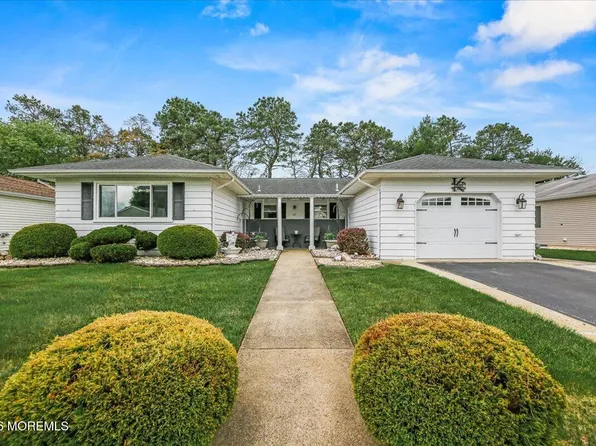11 Exitir Street, Toms River, NJ 08757