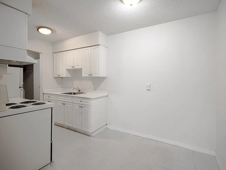 254 3rd St W #203 — Photo 5