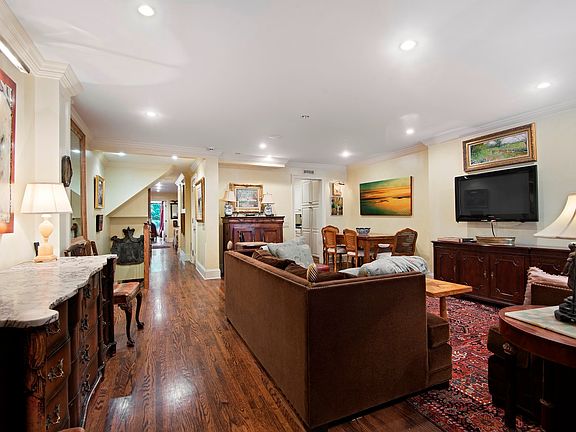 4th image of 36 W 71st St APT 1