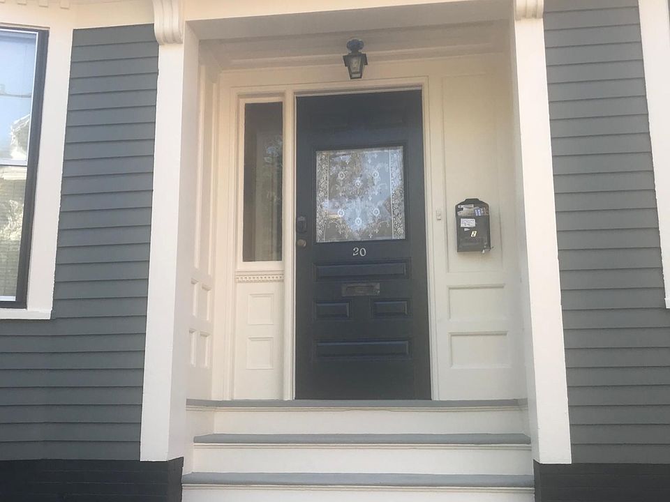 Entry to apartment (on first floor)