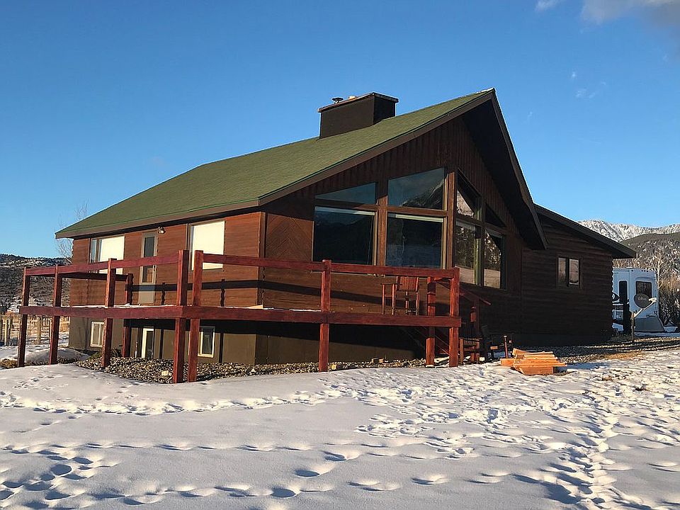   House facing mountains