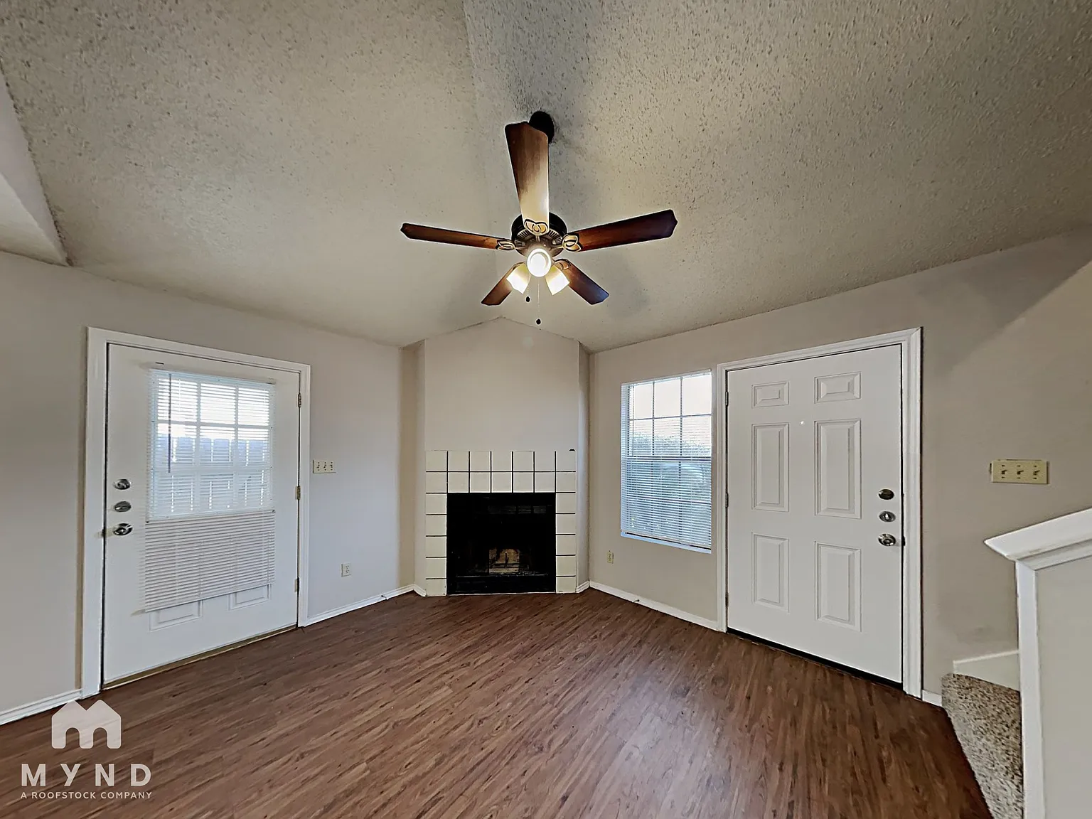 3 bed, 2.0 bath, 1118 sqft, $1,275 — Photo 3