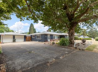 223 W Hazel St, Roseburg, OR 97471