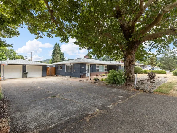 223 W Hazel St, Roseburg, OR 97471