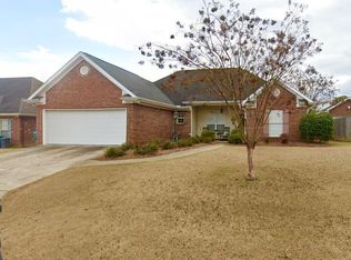 171 Saint James Pl, Grenada, MS 38901