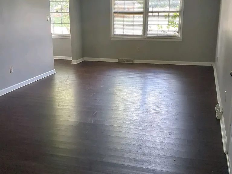 2517 Thoroughbred Dr — Photo 2