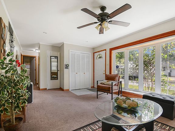 3rd image of 428 Navajo St