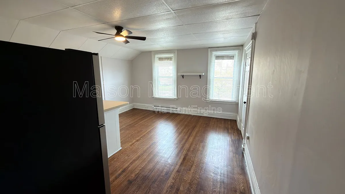 Building Photo - 196 N Goodman St #5