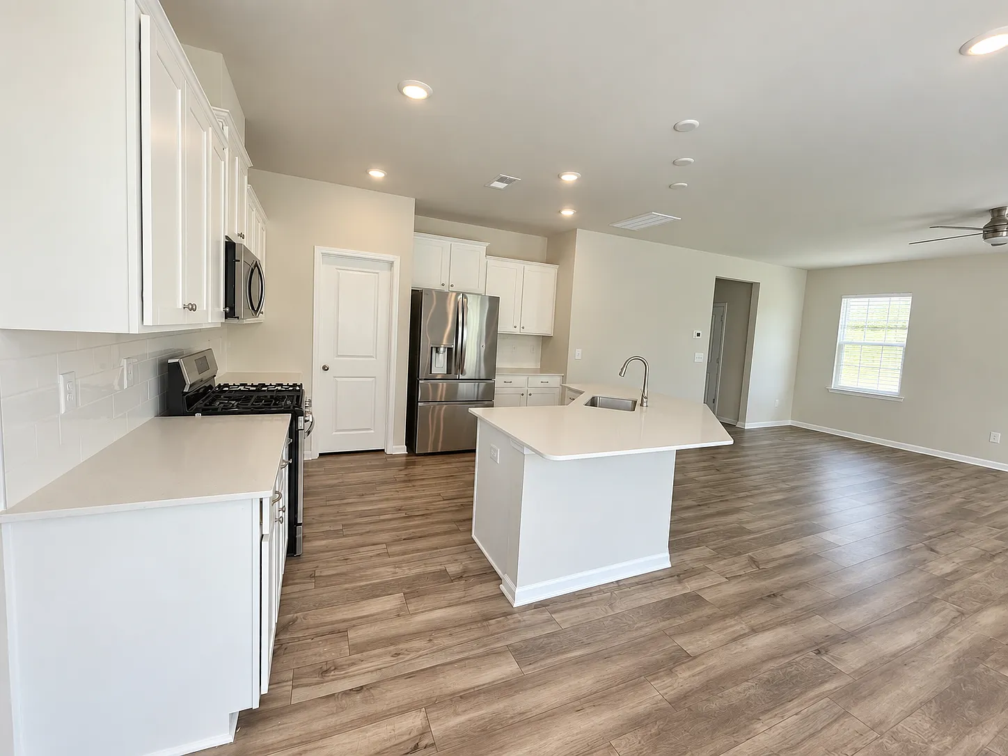 4 bed, 2.5 bath, 2169 sqft, $2,245 — Photo 3