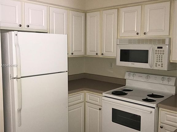 5th image of 160 SW 117th Ter APT 105
