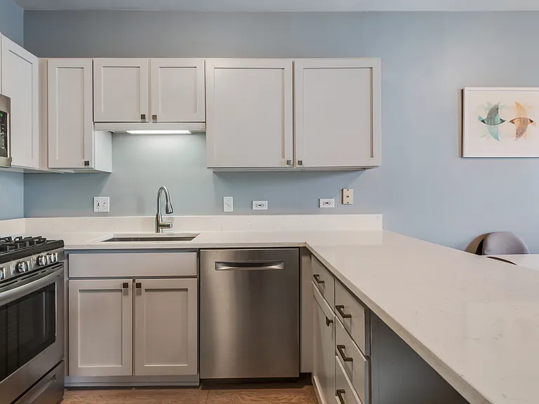 645 N Kingsbury St #1403 — Photo 2