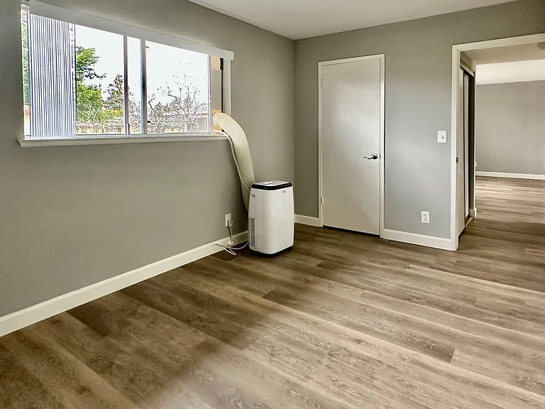 691 Ontario Ct — Photo 10