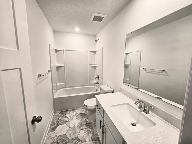 Common full bathroom
