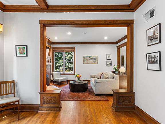 2nd image of 1449 W Rosemont Ave #2