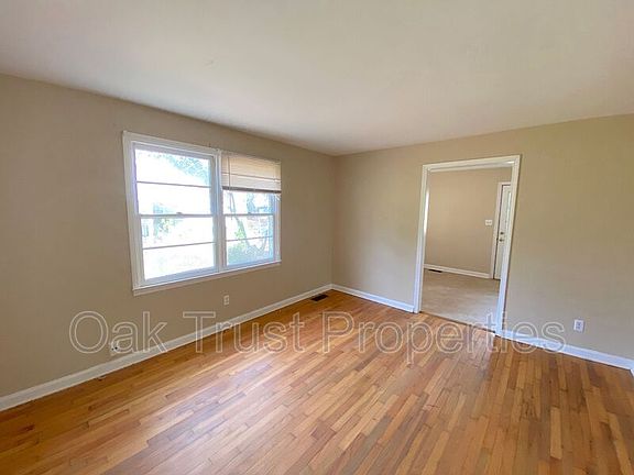 4th image of 7616 Pinehurst St