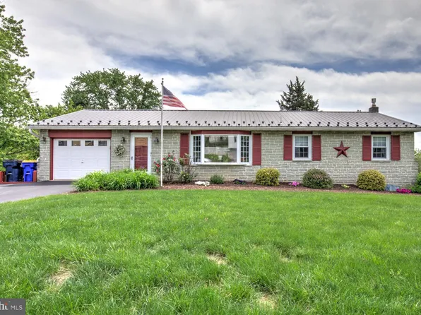 330 Southview Dr, Ephrata, PA 17522