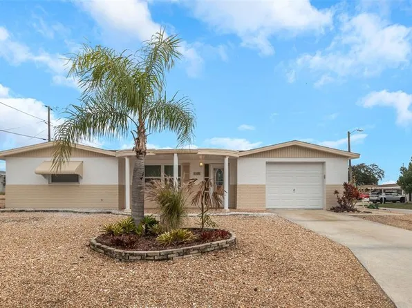 1108 Excalibur St, Holiday, FL 34690
