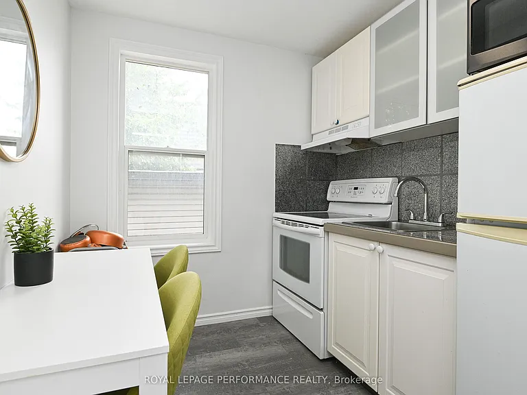 123 Pamilla St W #2 — Photo 7