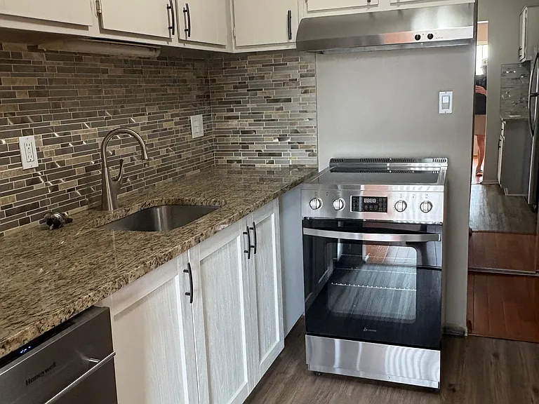 30200 Southfield Rd #204 — Photo 8