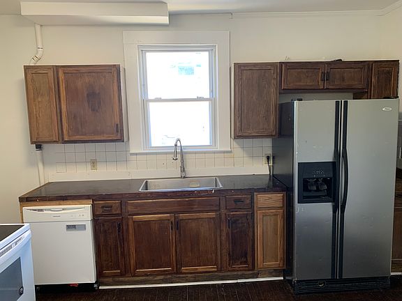 3rd image of 210 Craig Ave