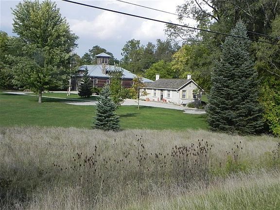 2nd image of 1526 E Main St