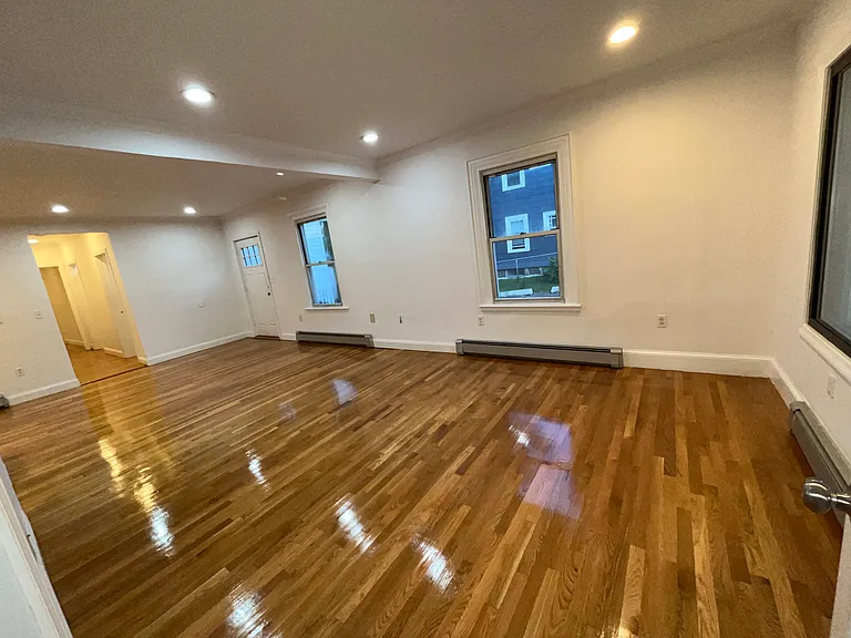 2038 Dorchester Ave — Photo 2