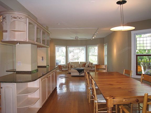 4th image of 1330 W Thorndale Ave