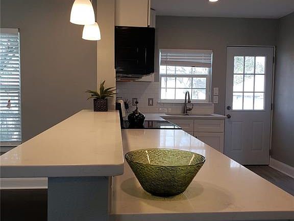 5th image of 2643 W Clarendon Dr