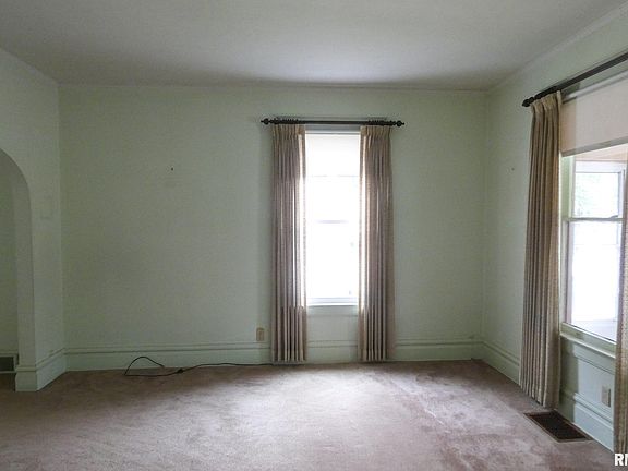 4th image of 1029 W Gilbert Ave
