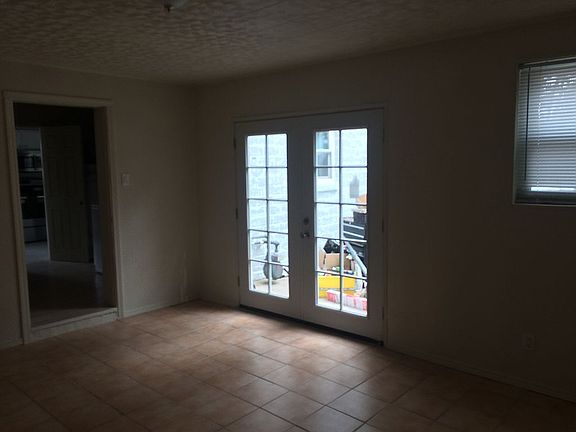 3rd image of 8807 Menaul Blvd NE