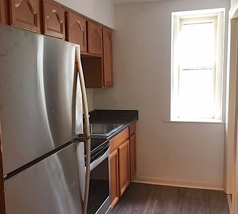 3rd image of 303 Greenup St Ste 100