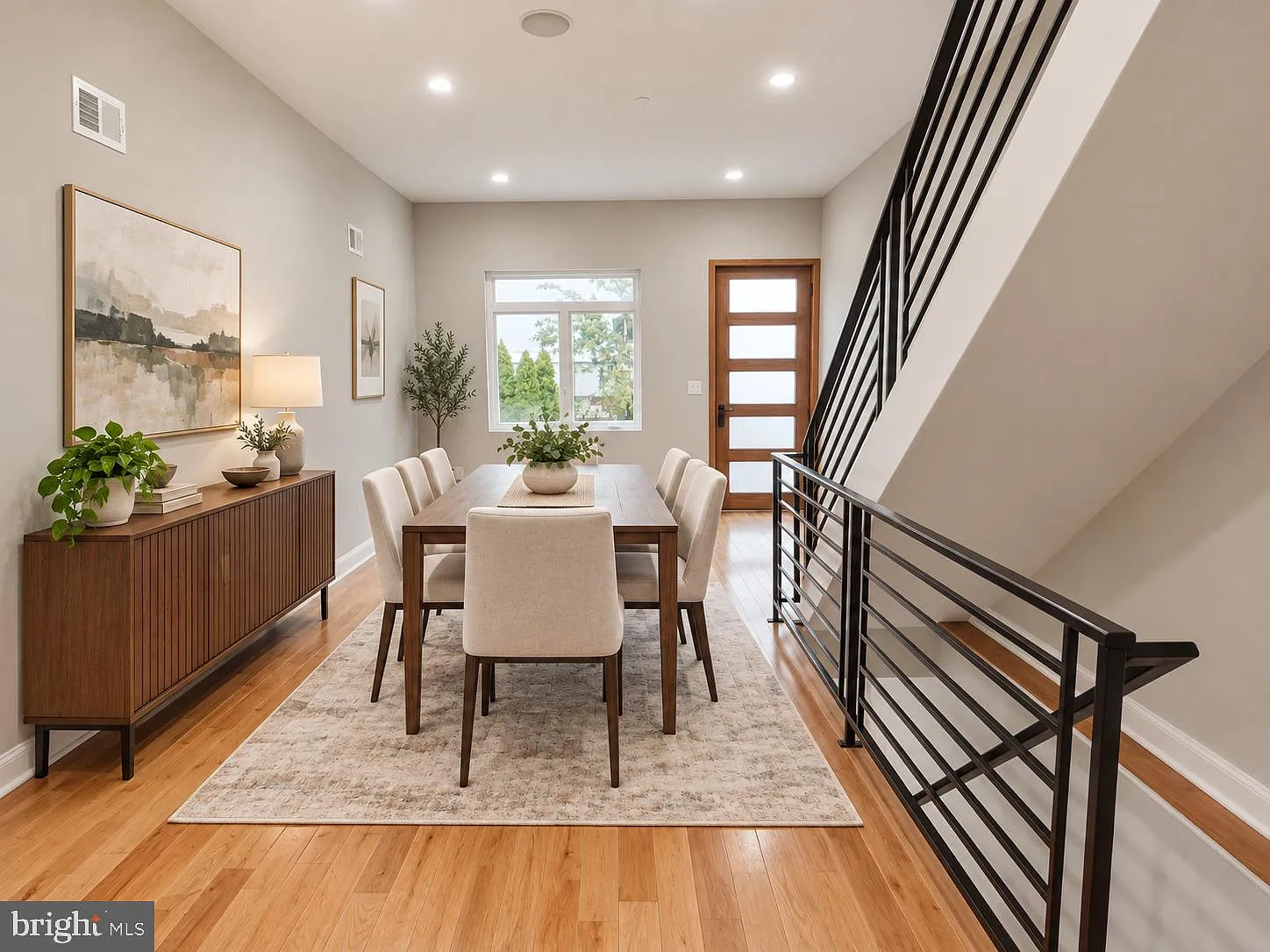 3 bed, 2.0 bath, 1713 sqft, $2,500 — Photo 3