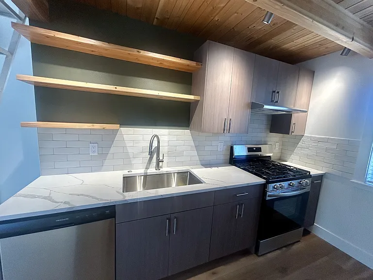 326 Boblett St — Photo 2