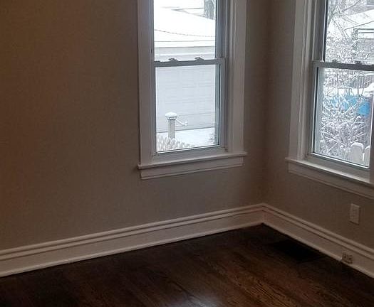 4th image of 1034 23rd Ave