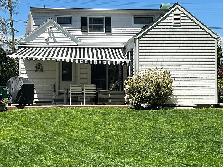 629 E Main Rd — Photo 5