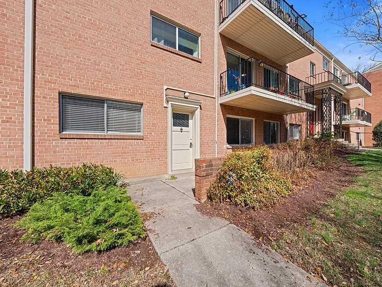 10620 Weymouth St #1 — Photo 19