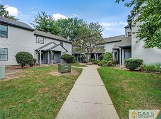 806 Woodbridge Commons Way, Iselin, NJ 08830