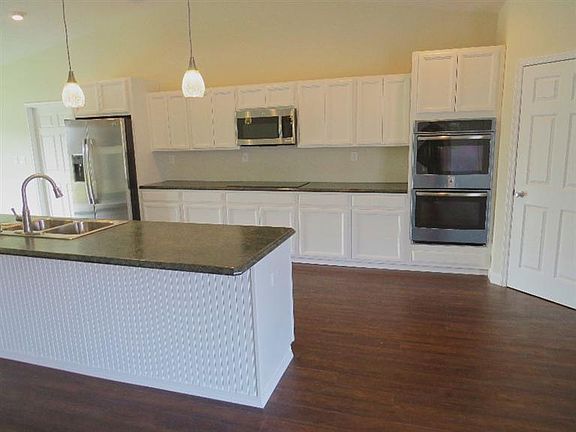 4th image of 390 Island Lake Ct