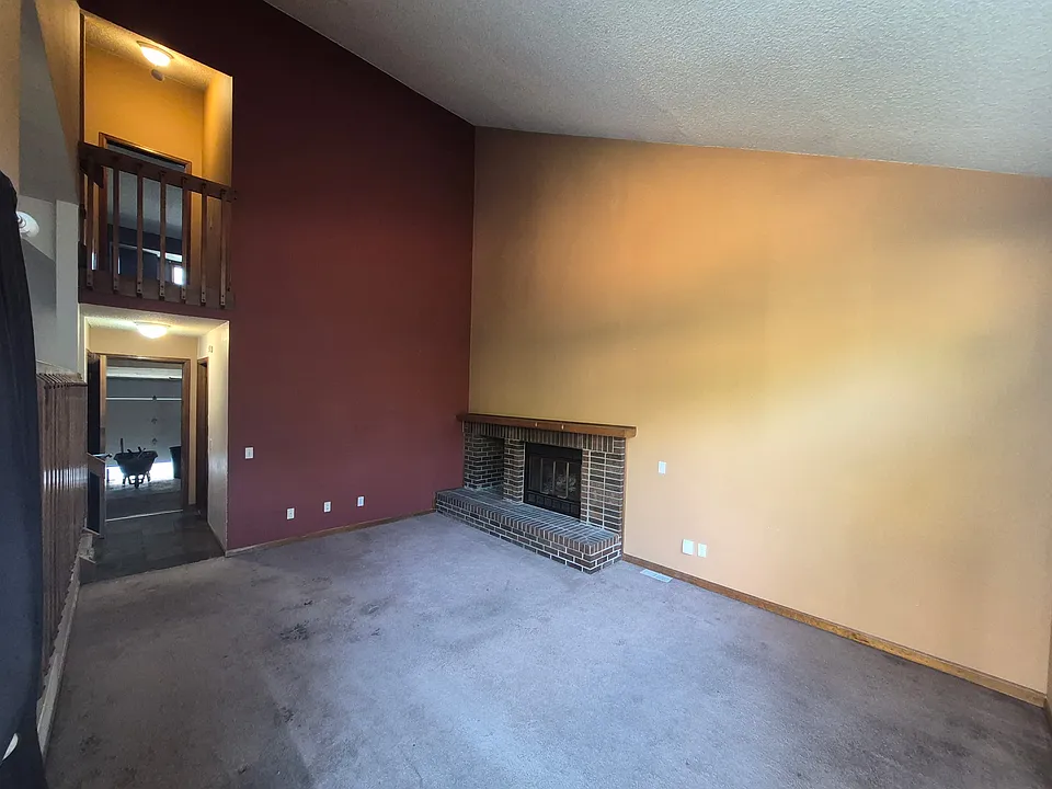 4272 Kingsbury Dr