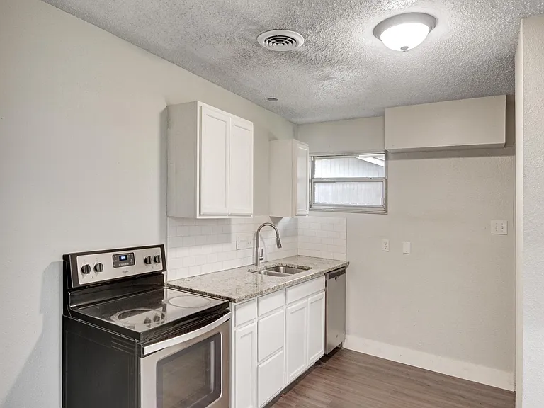 5413 Wedgwood Dr — Photo 7