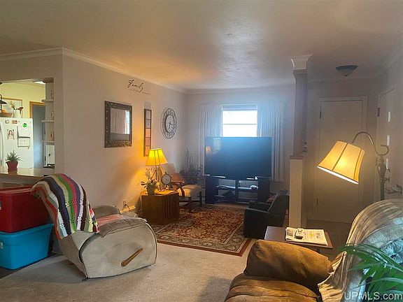 3rd image of 505 W D St