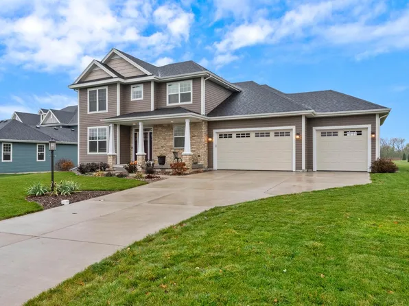 8025 West Mourning Dove LANE, Mequon, WI 53097