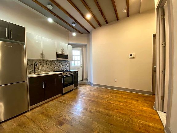 4th image of 279 Bedford Ave #15