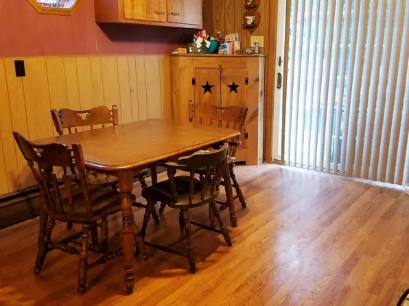 113 S Spruce St, Mount Carmel, PA 17851