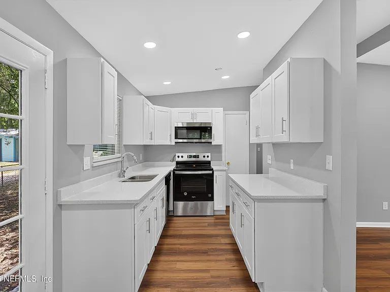 1928 Montmarte Dr — Photo 10