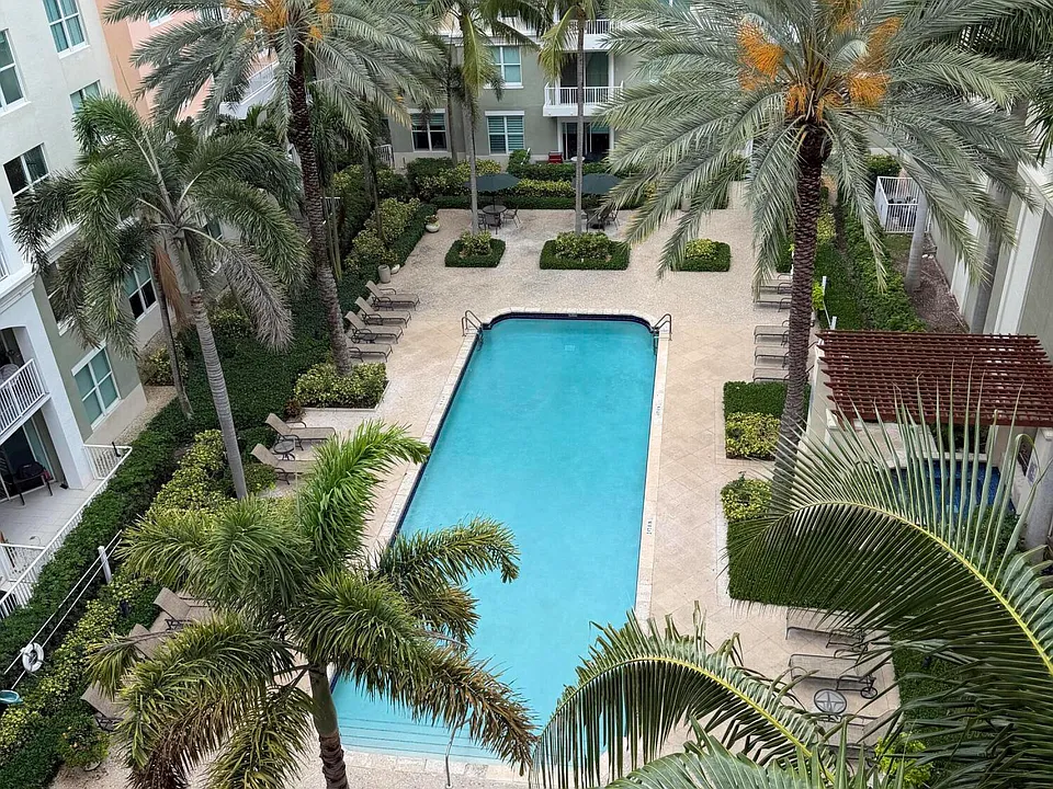 804 E Windward Way #618