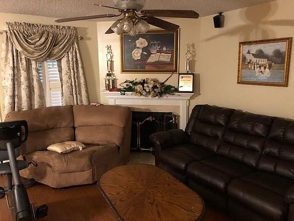 2nd image of 625 Mayflower Ct